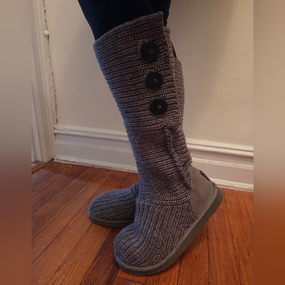 UGG Gray Sweater Knit Tall Boots w 3 Buttons Size 8 Wear Up, Fold Down or Slouch